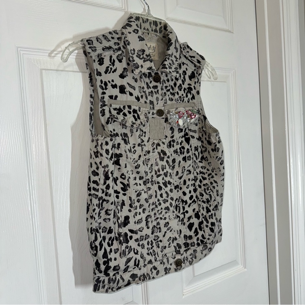 Dolled Up Gray and Black Leopard Print Patterned Vest with Rhinestones M - Picture 6 of 7